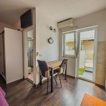 Apartments Tin ロヴィニ エクステリア 写真