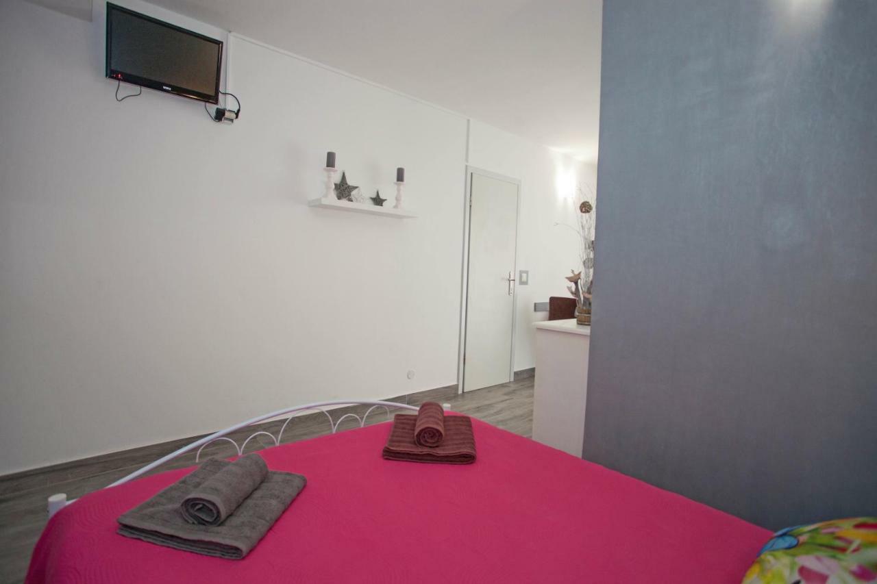 Apartments Tin ロヴィニ エクステリア 写真