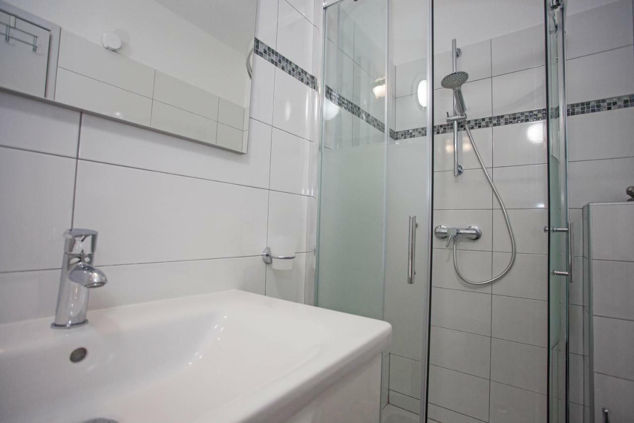 Apartments Tin ロヴィニ エクステリア 写真