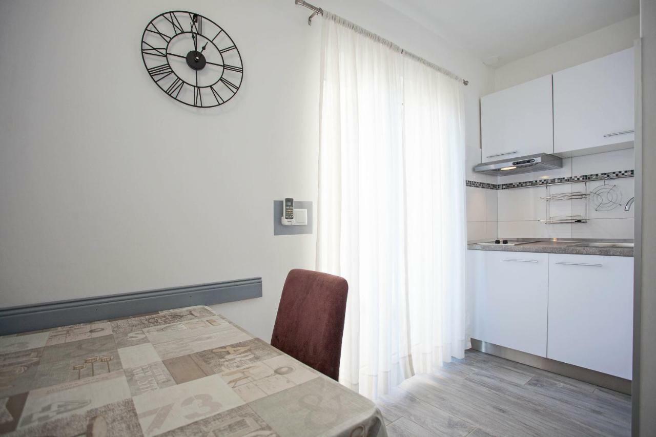 Apartments Tin ロヴィニ エクステリア 写真