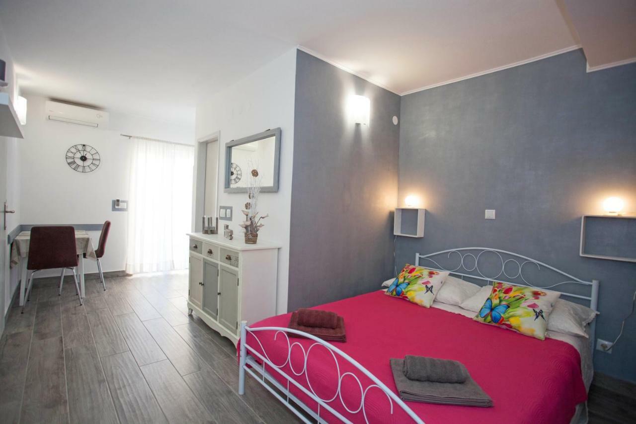 Apartments Tin ロヴィニ エクステリア 写真