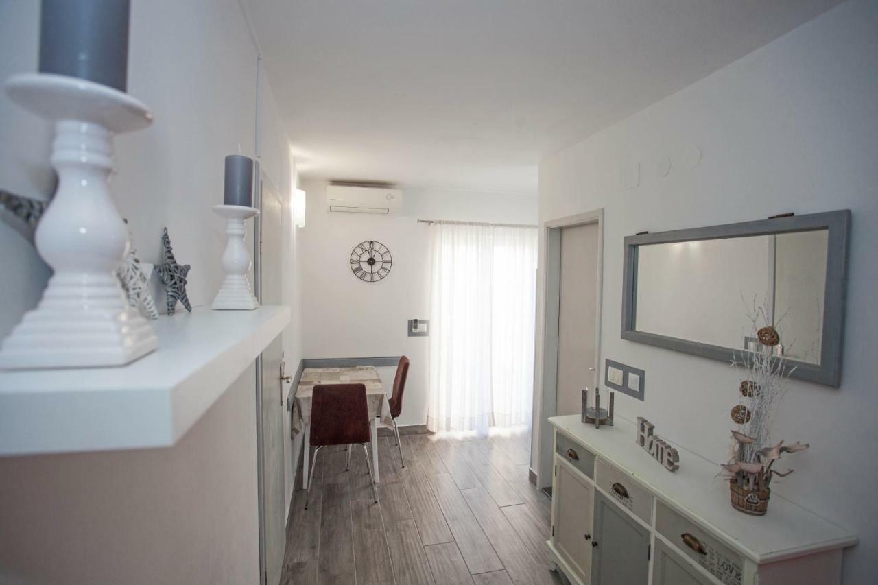 Apartments Tin ロヴィニ エクステリア 写真